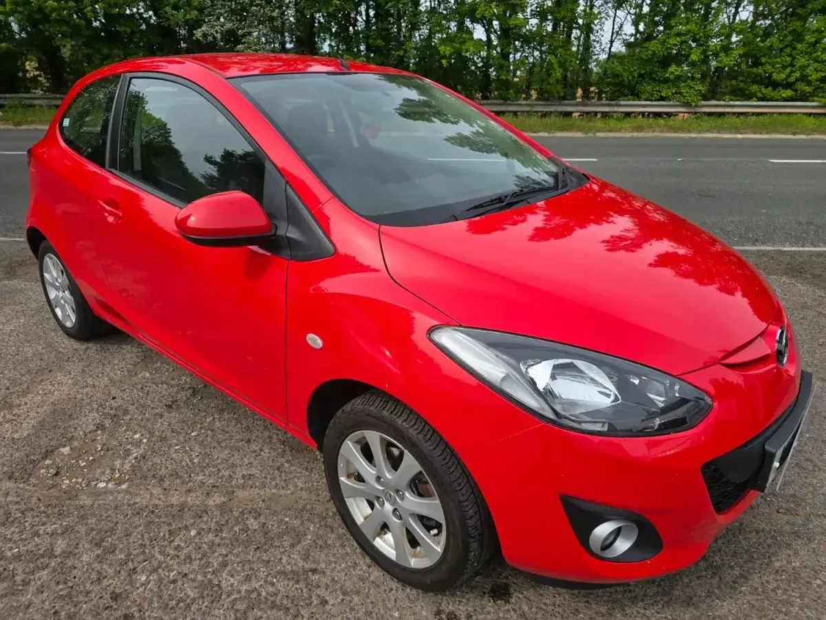 Used Mazda 2 84 HP (61 kW) 2012 Red Hatchback