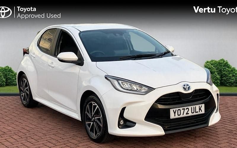 Used 2025 Toyota Yaris Hybrid Design Hatchback | £16,460 (Super price) - Image 1/4