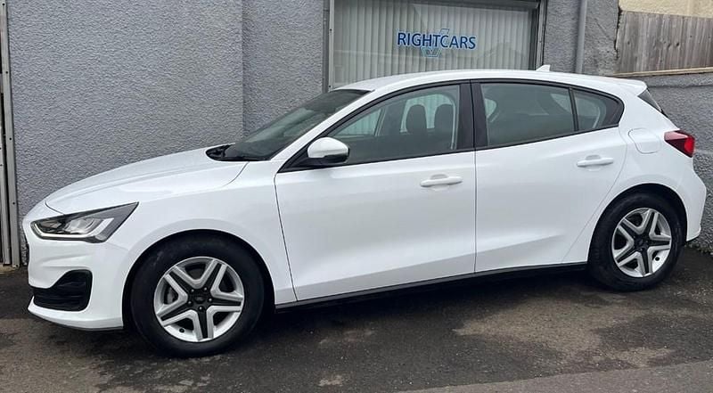 Used Ford Focus Zetec 2022 White Hatchback