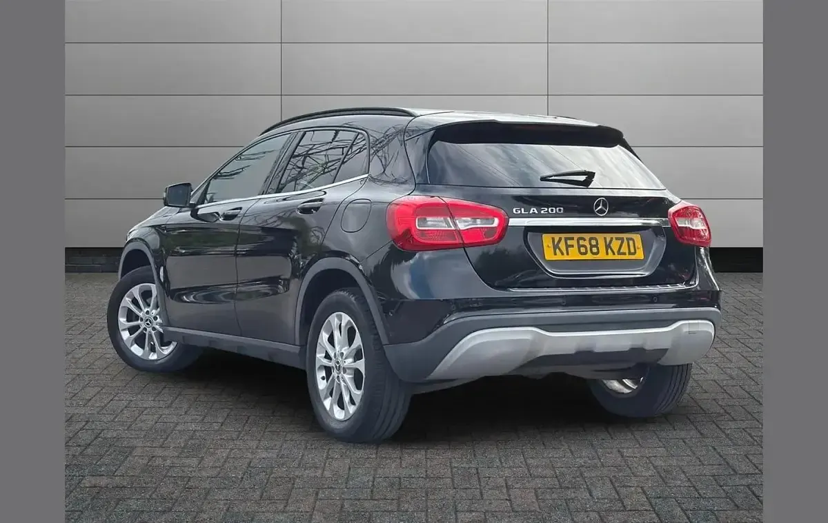 Used Mercedes GLA200 Executive 154 HP (113 kW) 2019 Black SUV