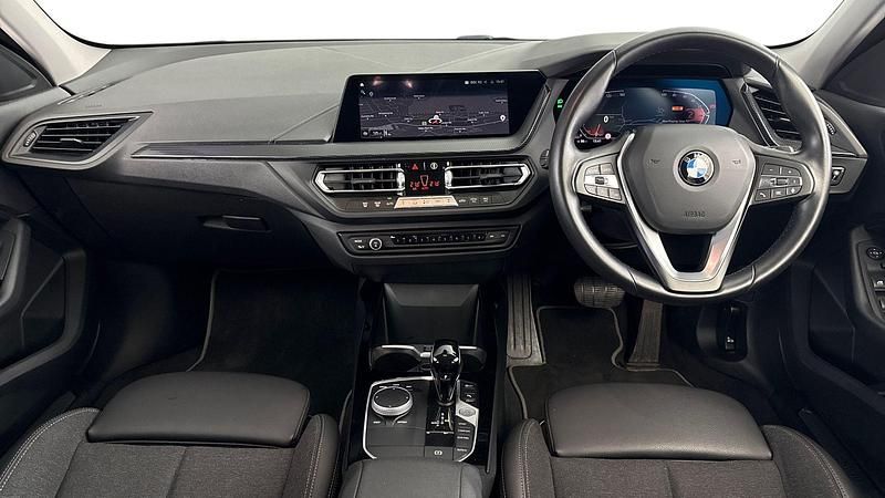 Used BMW 118 Sport Line 134 HP (98 kW) 2022 Blue Hatchback