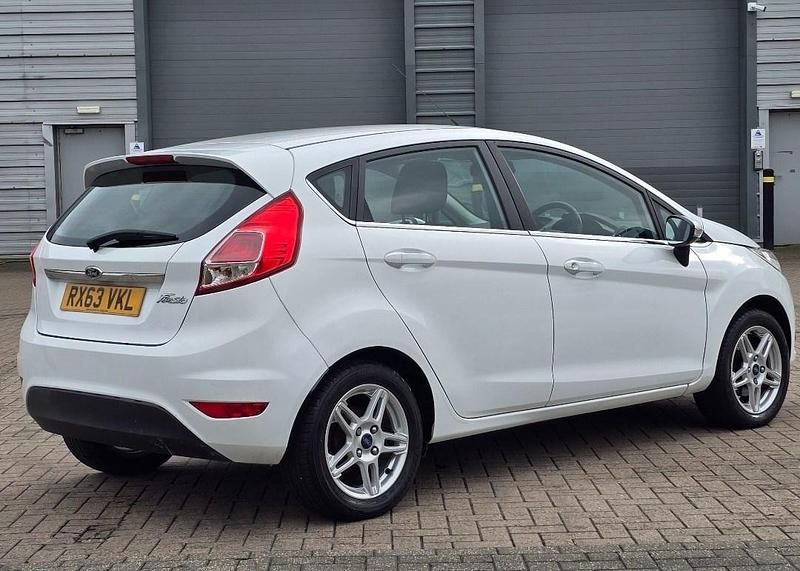 Used Ford Fiesta Zetec 2014 White Hatchback