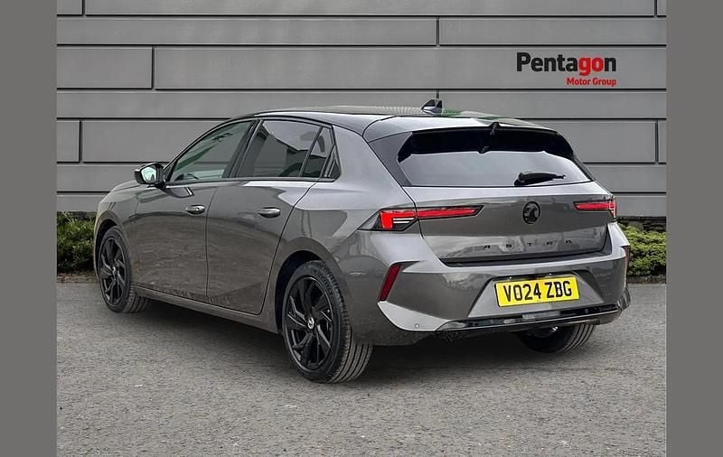 Usado Vauxhall Astra 130 HP (95 kW) 2024 Cinzento Citadino