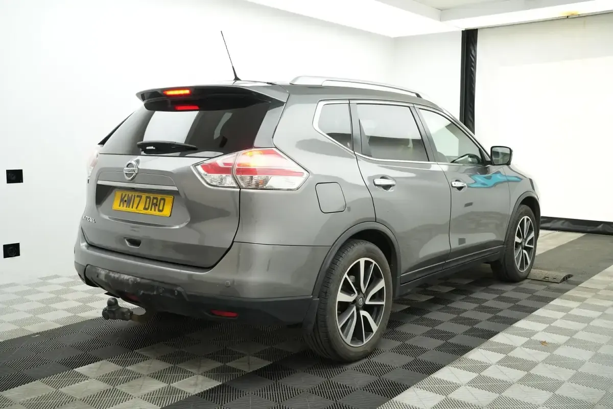Used Nissan X-Trail N-Vision 130 HP (95 kW) 2017 Grey SUV