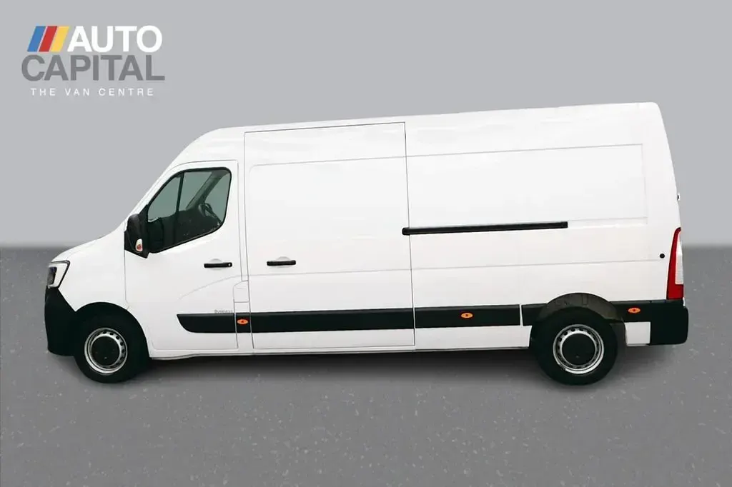 Used Renault Master Business 135 HP (99 kW) 2022 White MPV
