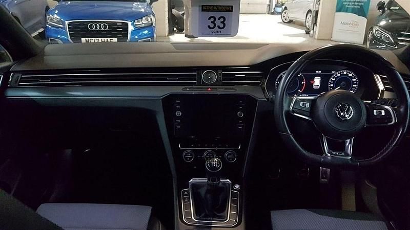 Used VW Passat R-line 150 HP (110 kW) 2019 Silver Estate