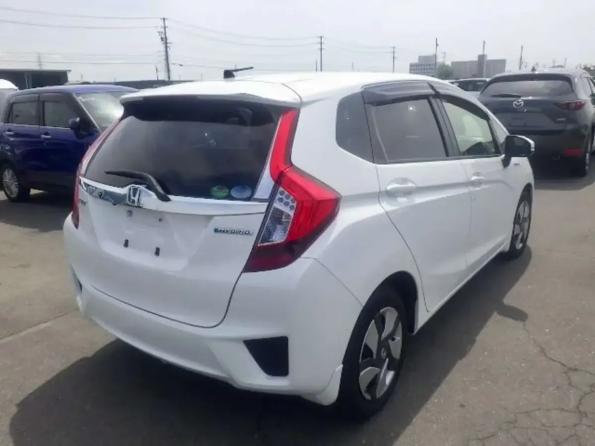 Second-hand Honda Jazz SE 102 CP (75 kW) 2015 Alb Hatchback