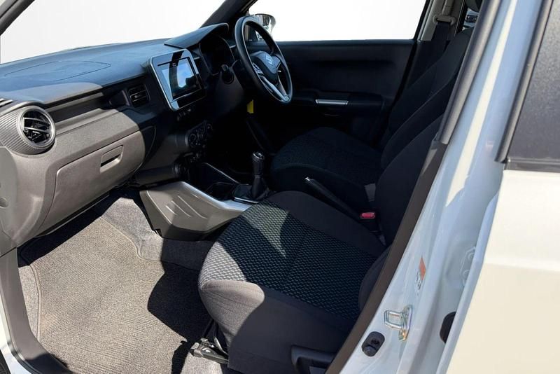 Used Suzuki Ignis SZ-T 83 HP (61 kW) 2023 White pearlescent SUV