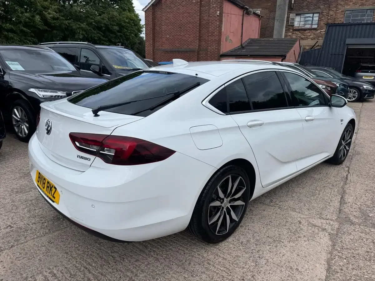 Used Vauxhall Insignia SRi 2018 White Hatchback