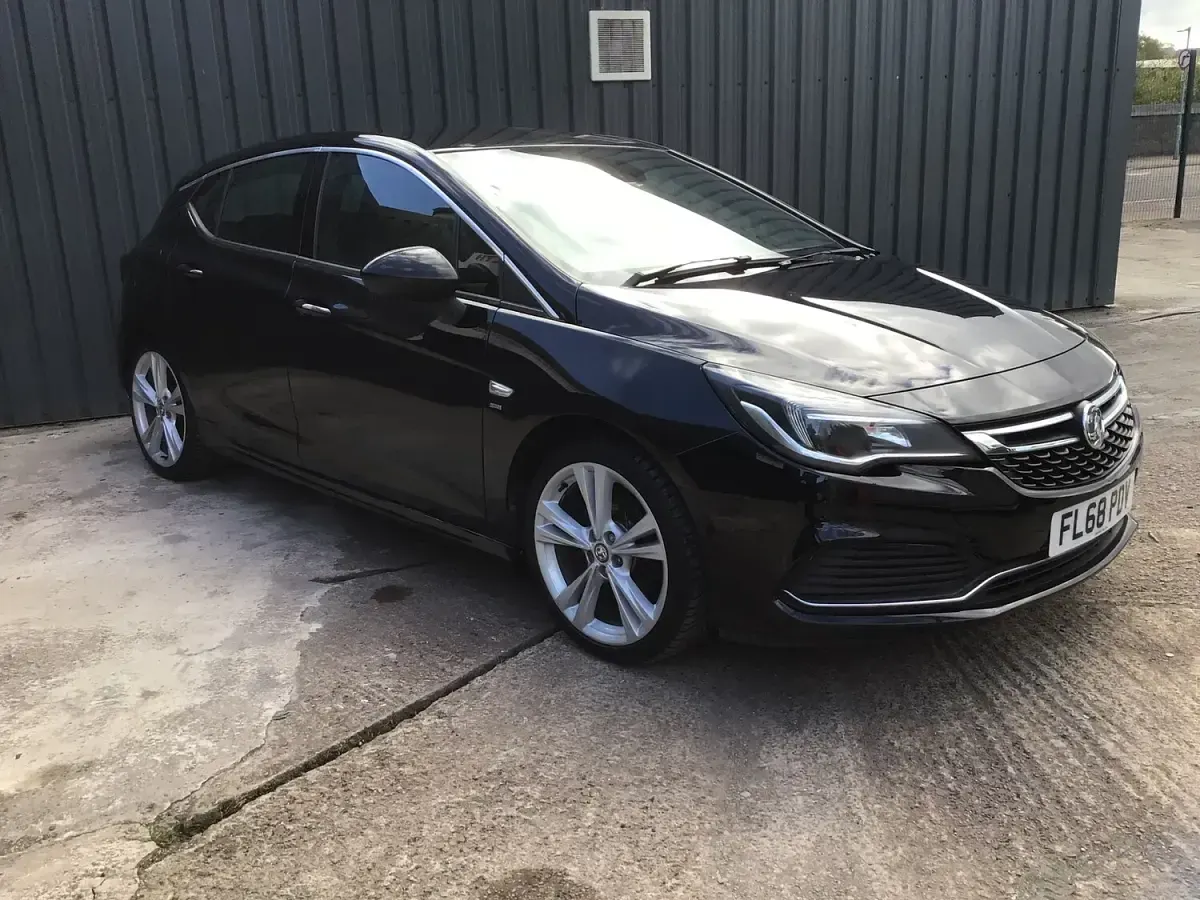 Used Vauxhall Astra SRi 200 HP (147 kW) 2018 Black Hatchback