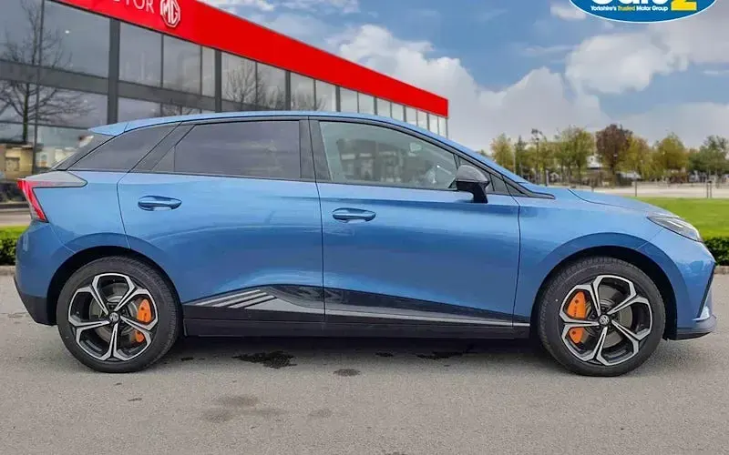 Used MG MG4 EV 319 kW (435 HP) 2026 Blue Hatchback