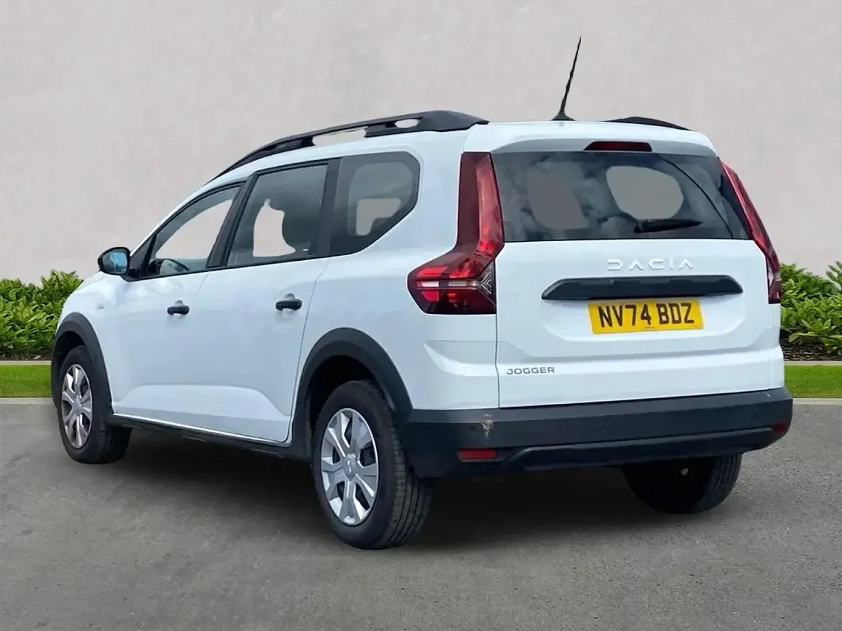 Used Dacia Jogger Essentiel 110 HP (80 kW) 2024 White MPV
