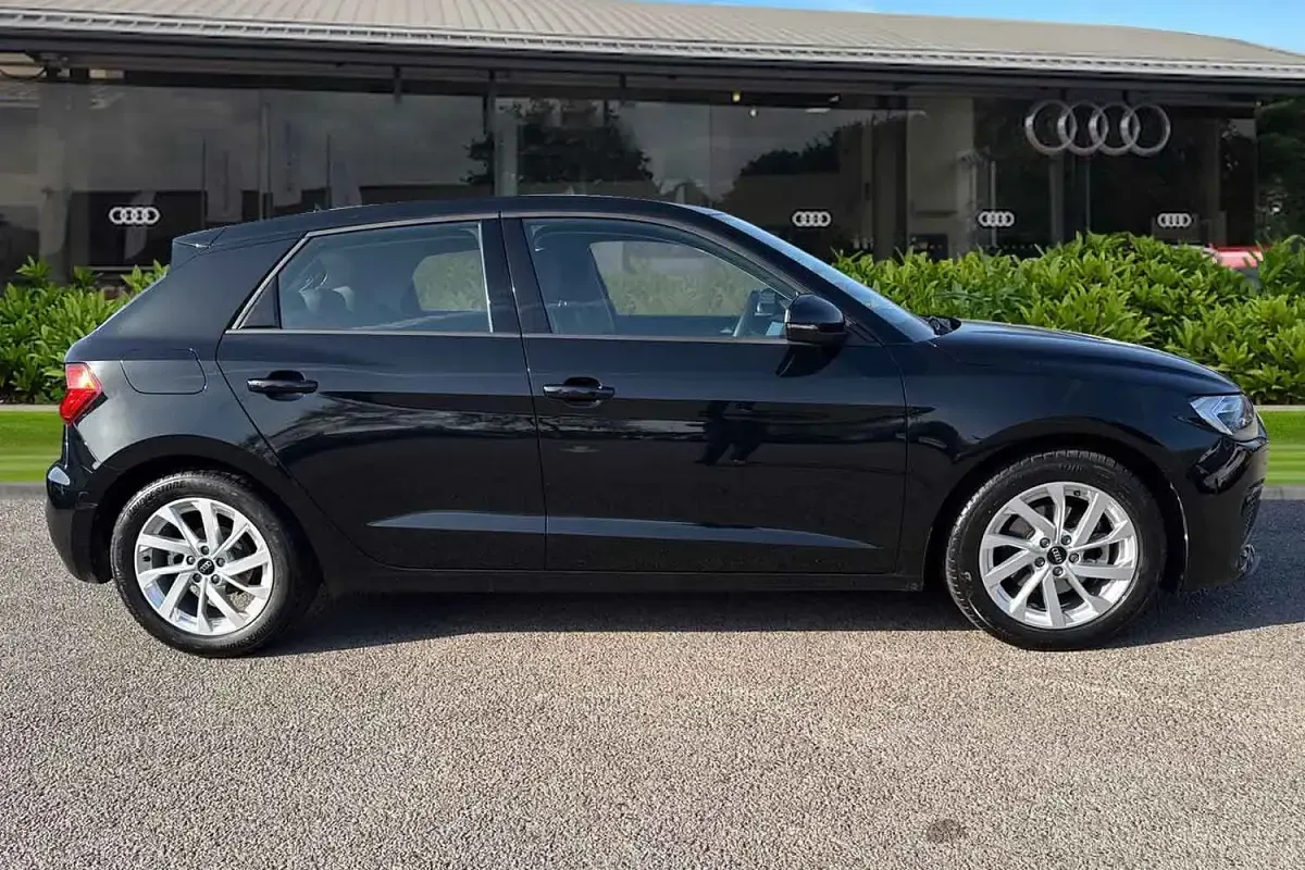 Usado Audi A1 Sport 110 HP (80 kW) 2024 Preto SUV