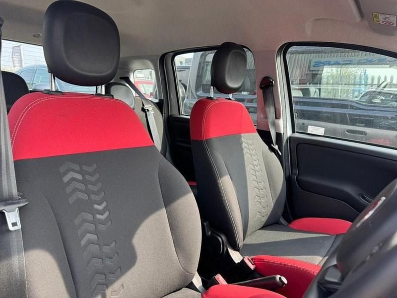 Usado Fiat Panda Easy 70 HP (51 kW) 2021 Prateado Citadino