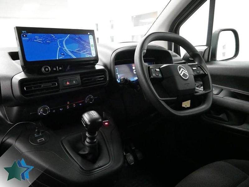 Used Citroën Berlingo 100 HP (73 kW) 2024 White MPV