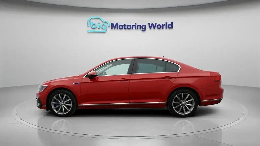 Begagnad VW Passat Advance 218 HK (160 kW) 2022 Röd Kombi
