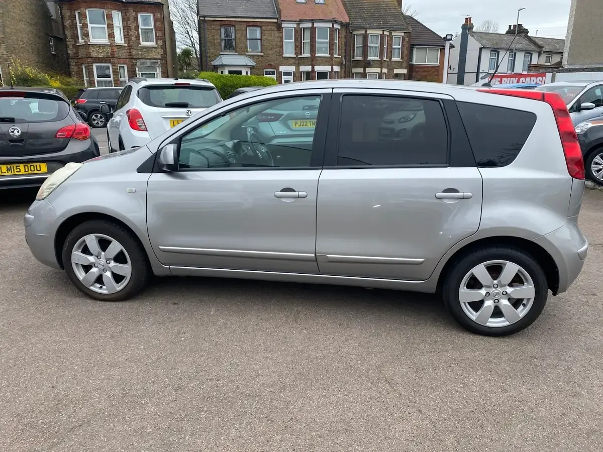 Used Nissan Note Tekna 110 HP (80 kW) 2008 Silver Hatchback