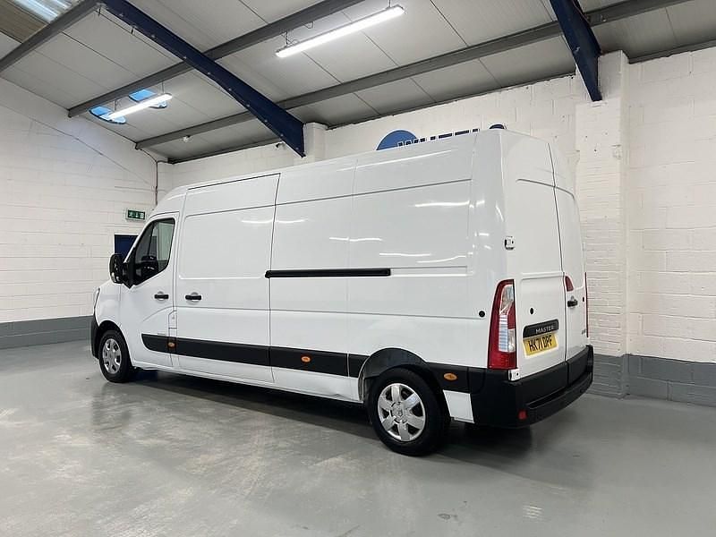 Used Renault Master Business 2021 White Van
