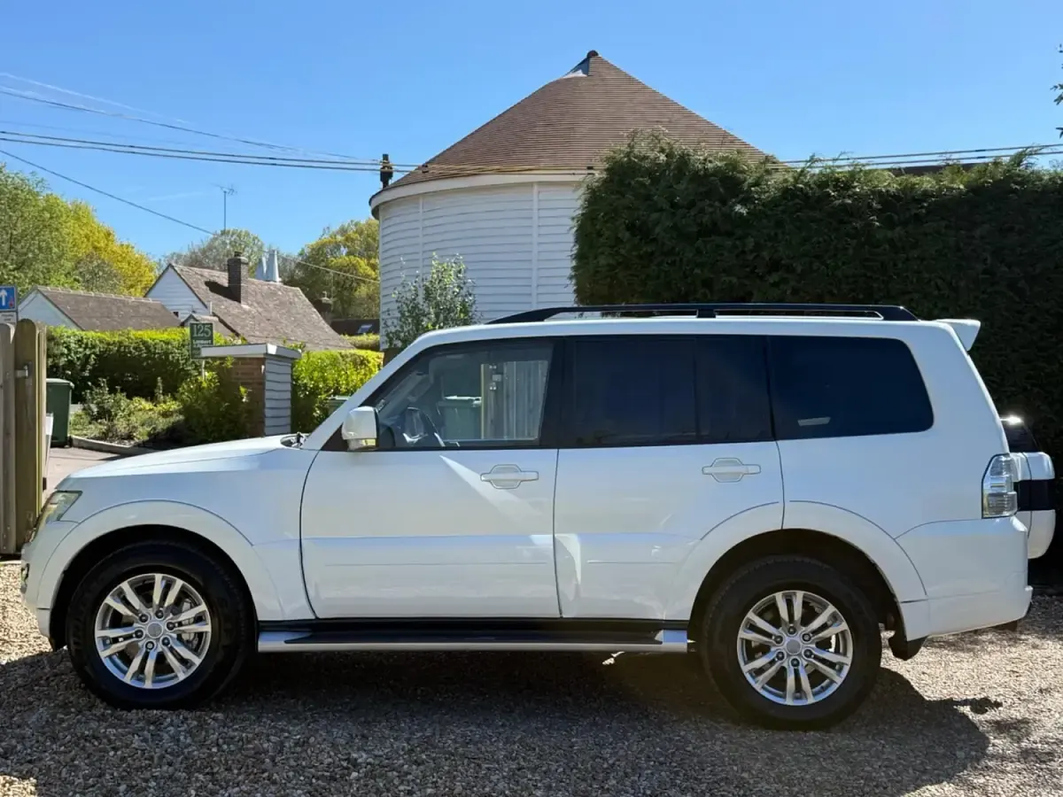 Used Mitsubishi Shogun 187 HP (137 kW) 2015 White SUV