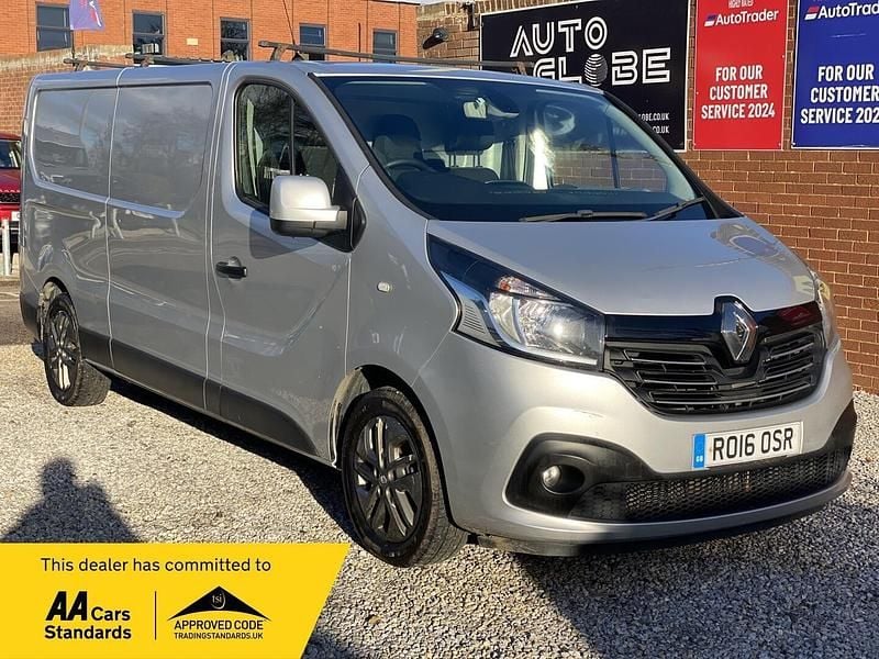 Silver Used 2016 Renault Trafic MPV | £8,990 (Good price) - Image 1/3