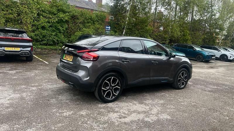 Usado Citroën e-C4 Shine 98 kW (134 CV) 2022 Gris Utilitario