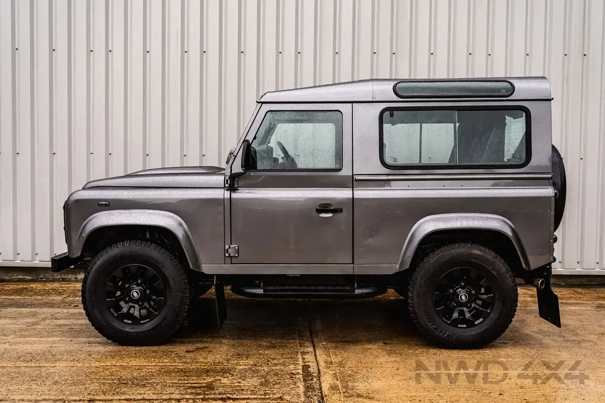 Used Land Rover Defender 122 HP (89 kW) 2009 Grey Estate