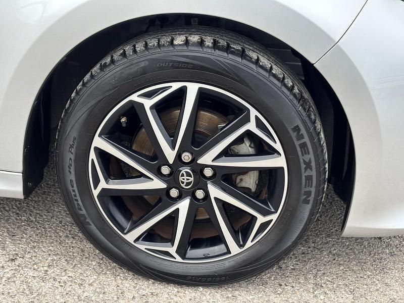 Used Toyota Yaris Hybrid Design 2020 Silver Hatchback