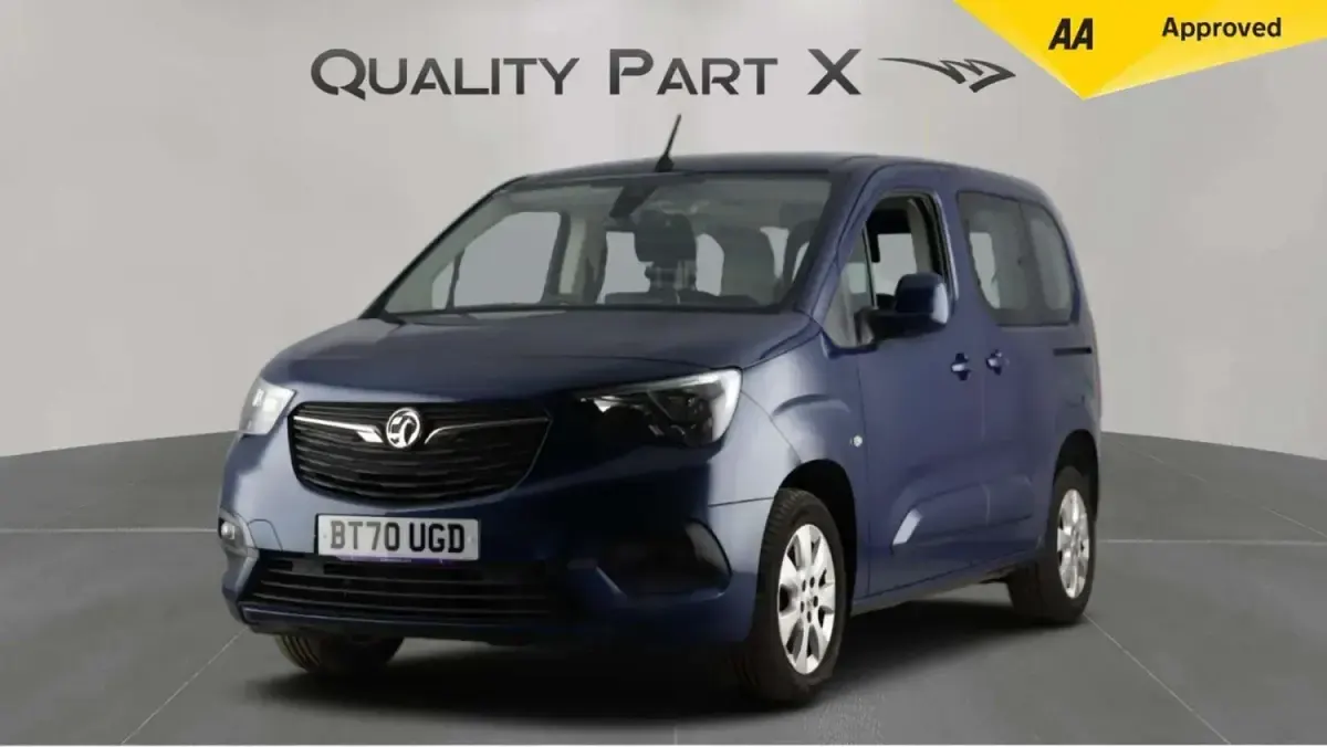 Begagnad Vauxhall Combo S 100 HK (73 kW) 2020 Blå Minibuss