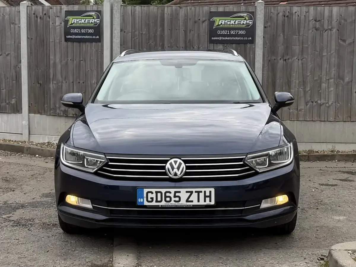 Usado VW Passat SE 120 HP (88 kW) 2015 Azul Carrinha