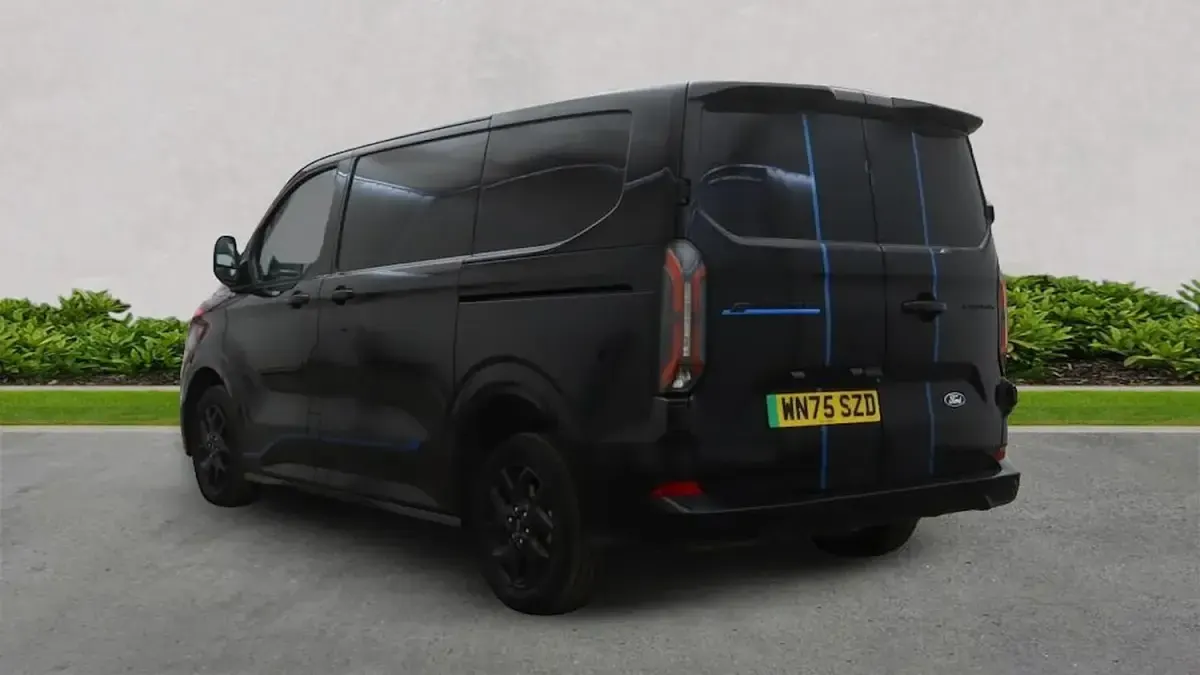 Begagnad Ford E-Transit Sport 160 kW (218 HK) 2025 Svart Van