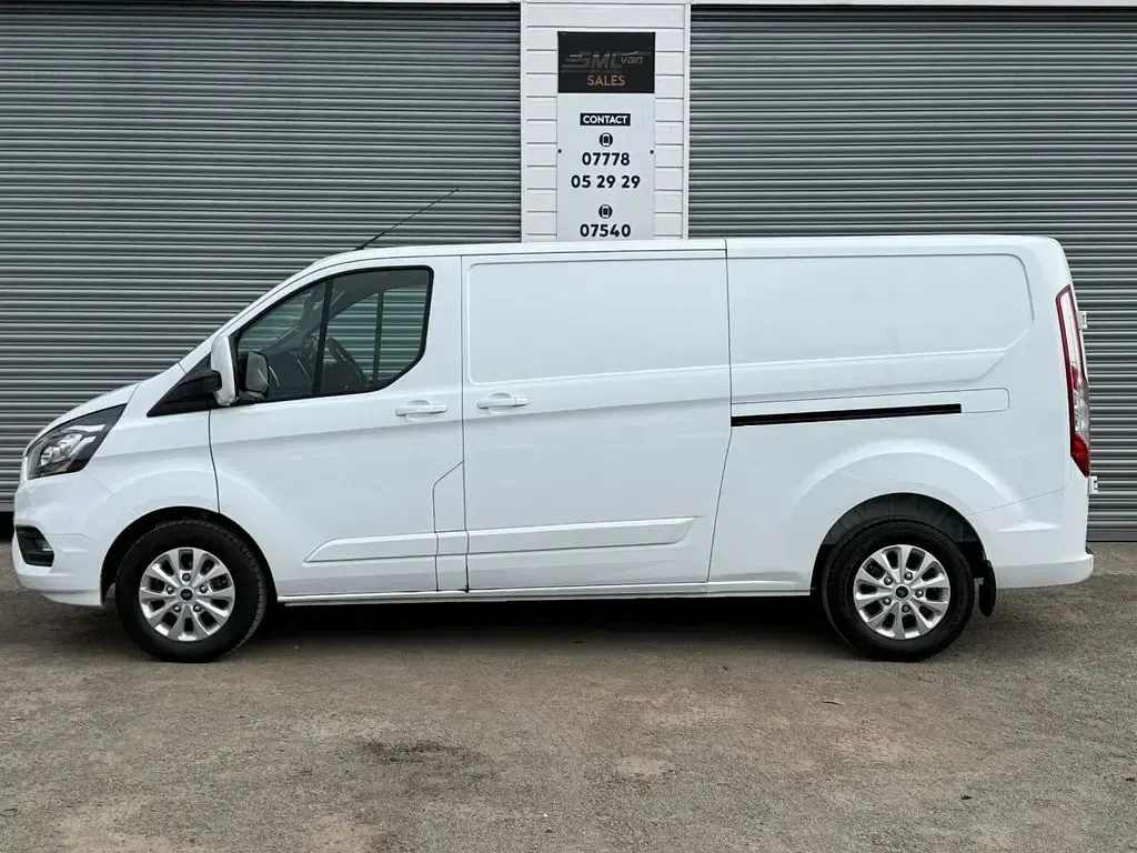 Used Ford Transit Custom Limited 130 HP (95 kW) 2023 White Van