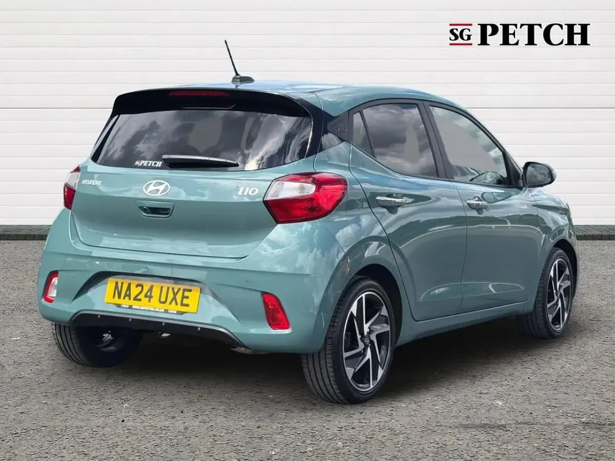 Used Hyundai i10 Premium 78 HP (57 kW) 2024 Green Hatchback