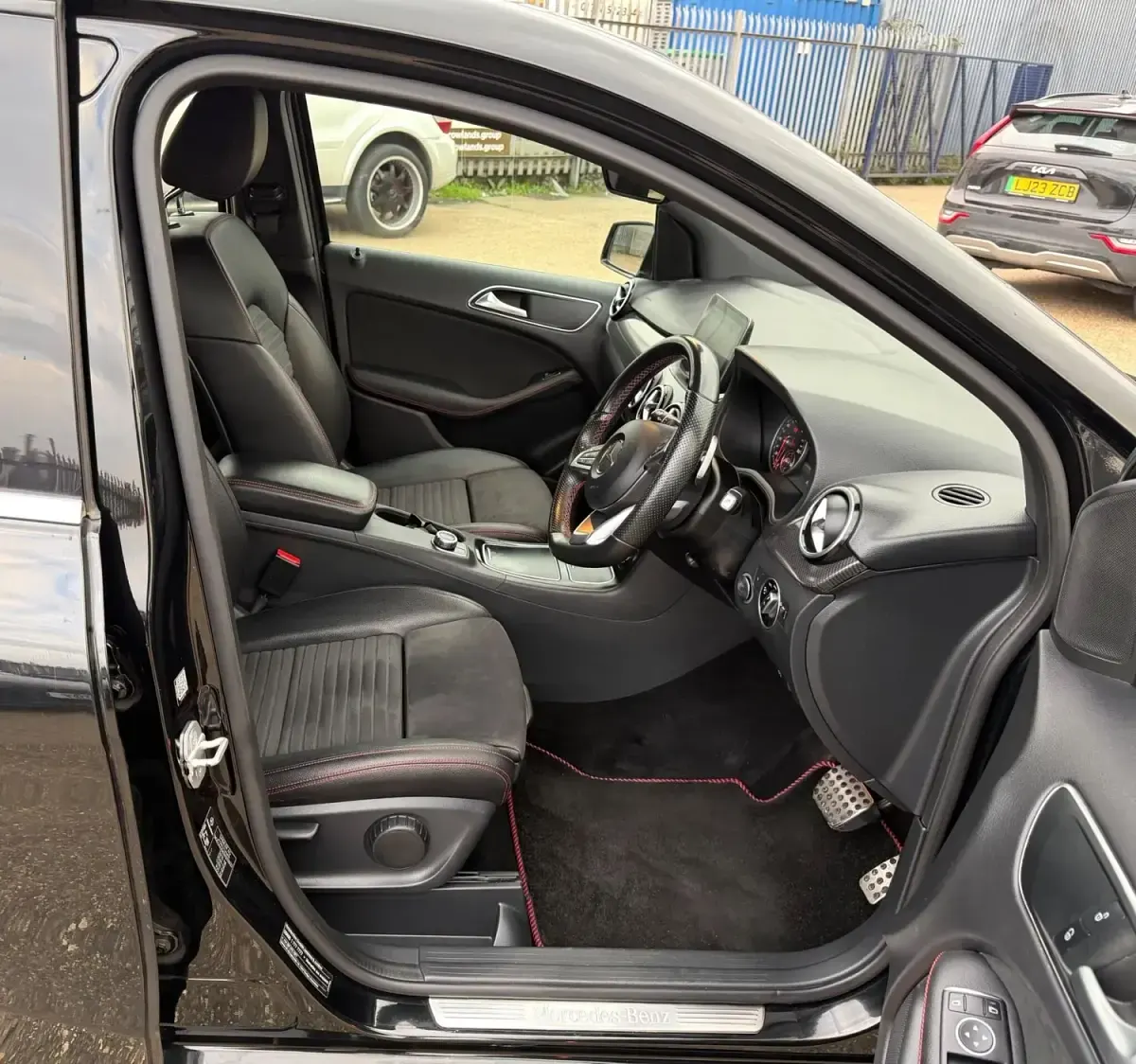 Begagnad Mercedes B200 Executive 2017 Svart Minibuss