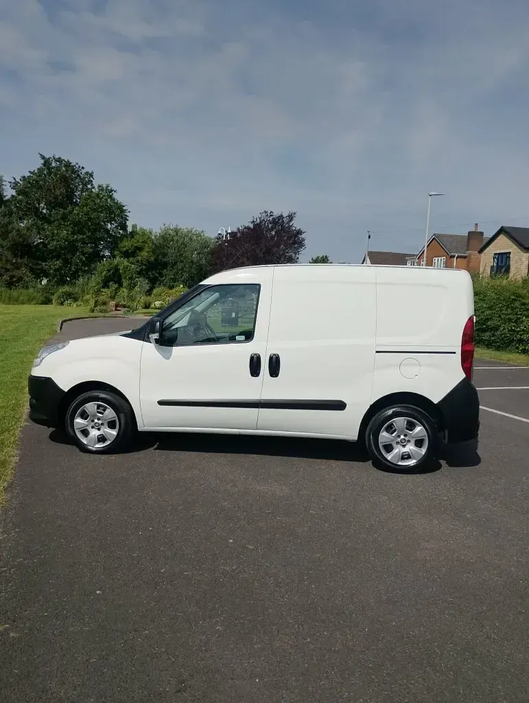 Used Fiat Doblò 90 HP (66 kW) 2015 White MPV