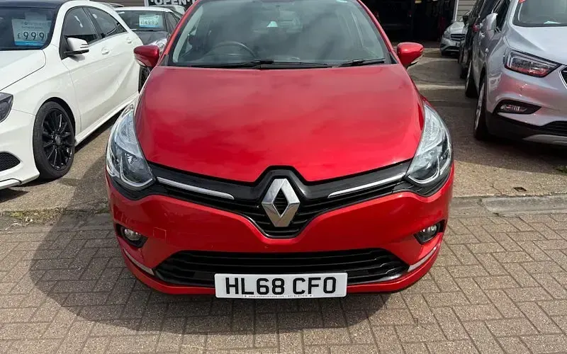 Used Renault Clio Iconic 90 HP (66 kW) 2019 Red Hatchback
