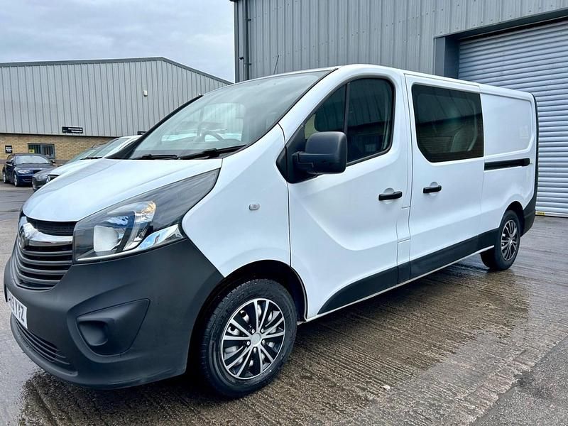 Second-hand Vauxhall Vivaro 120 CP (88 kW) 2019 Alb Monovolum