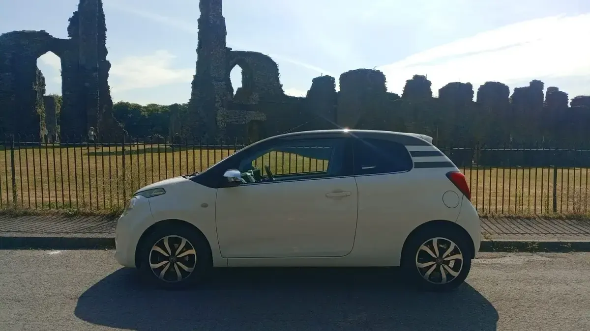 Used Citroën C1 Flair 82 HP (60 kW) 2015 White Hatchback