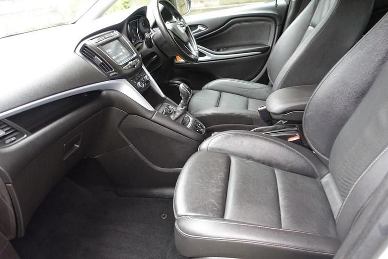 Used Vauxhall Zafira SRi 140 HP (102 kW) 2018 White MPV