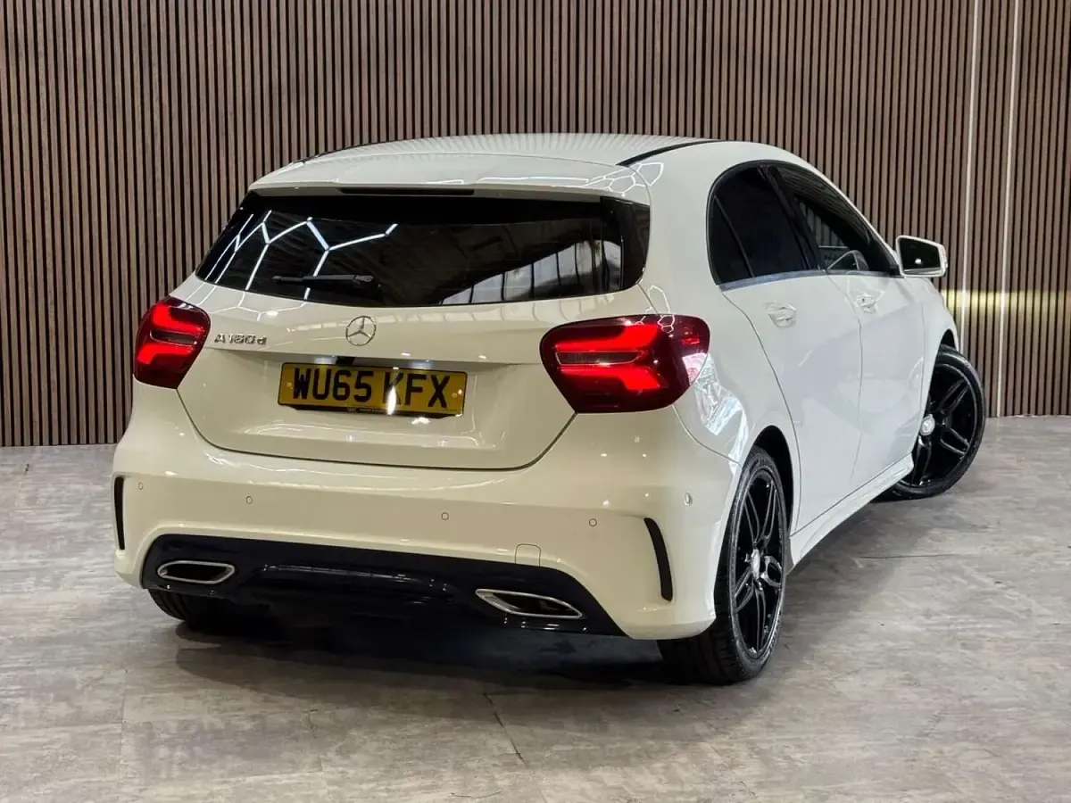 Used Mercedes A180 AMG Line Premium 109 HP (80 kW) 2015 White Hatchback