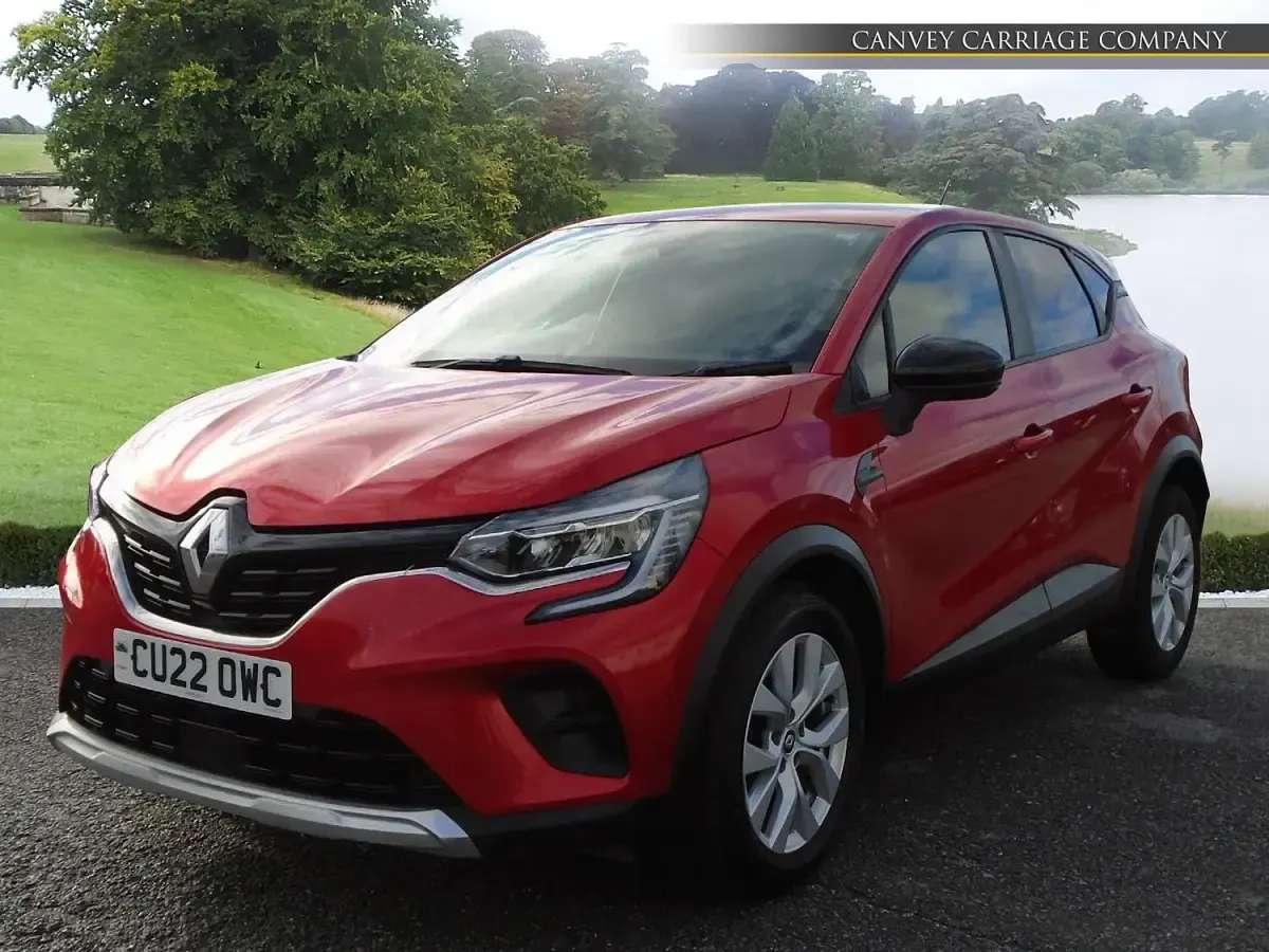 Used Renault Captur Iconic 89 HP (65 kW) 2022 Red SUV