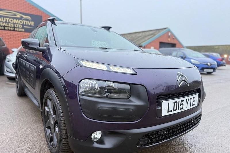 Used Citroën C4 Cactus Flair 82 HP (60 kW) 2015 Purple Hatchback