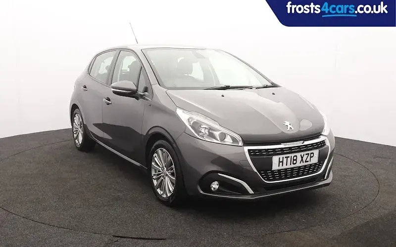 Used Peugeot 208 Signature Sky 82 HP (60 kW) 2018 Hatchback