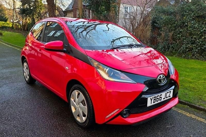 Used Toyota Aygo X-play 69 HP (50 kW) 2017 Red Hatchback