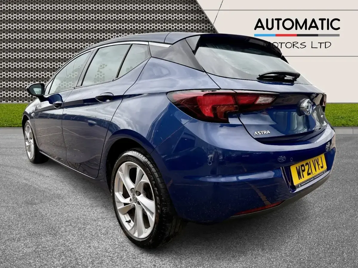 Używany Vauxhall Astra SRi 145 KM (106 kW) 2021 Niebieski Hatchback