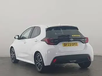 Used Toyota Yaris Design 116 HP (85 kW) 2023 White Hatchback