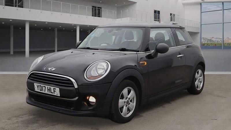 Usado Mini ONE Hatch 2017 Negro Utilitario