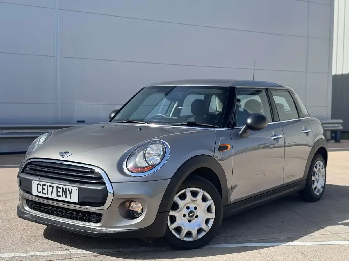 Used Mini ONE Hatch 102 HP (75 kW) 2017 Silver Hatchback