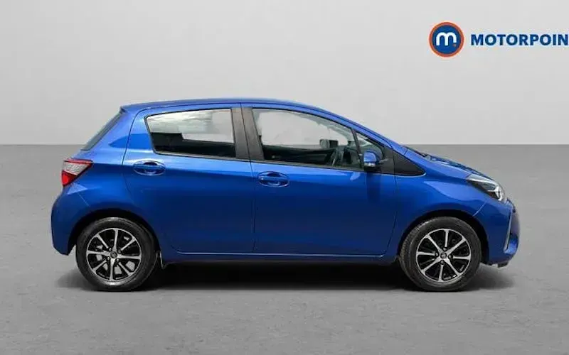 Used Toyota Yaris 111 HP (81 kW) 2019 Blue Hatchback