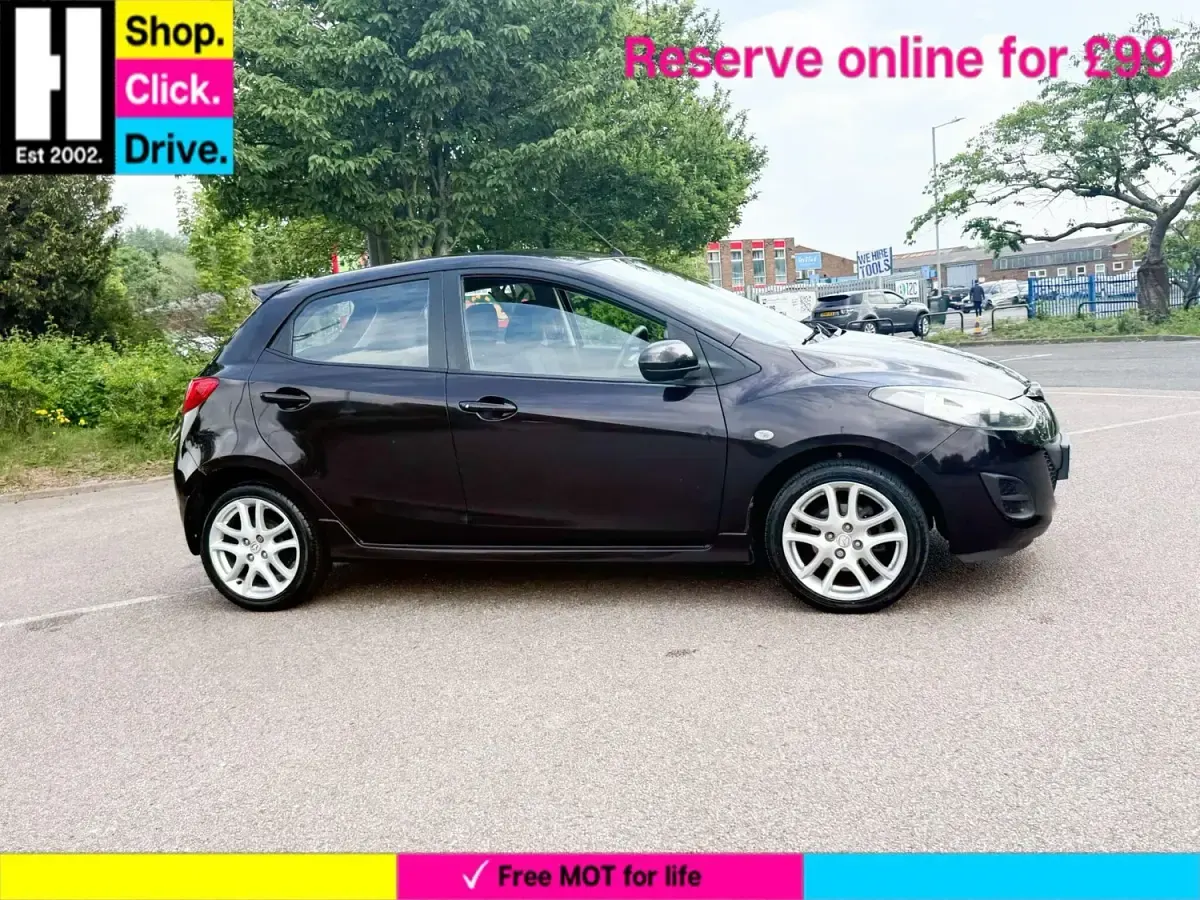 Usado Mazda 2 84 HP (61 kW) 2011 Castanho Citadino