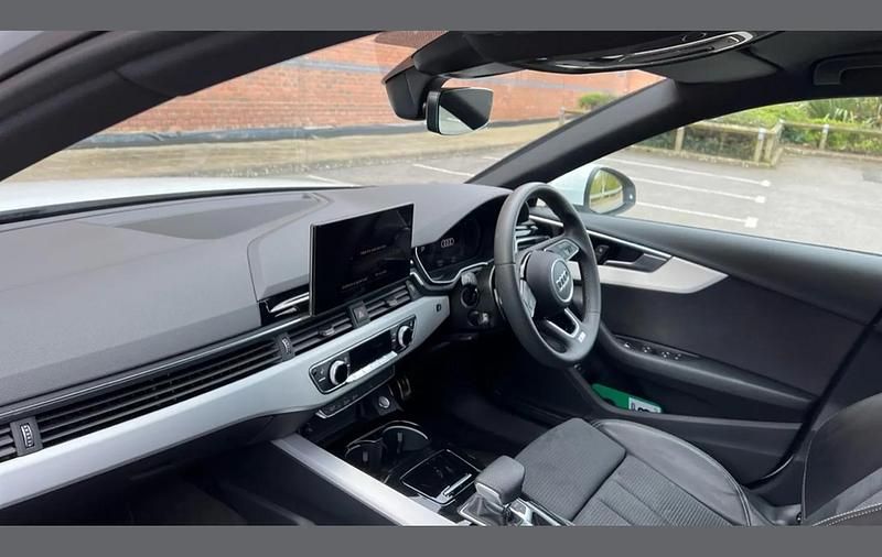 Begagnad Audi A4 S-Line 204 HK (150 kW) 2024 Vit Kombi